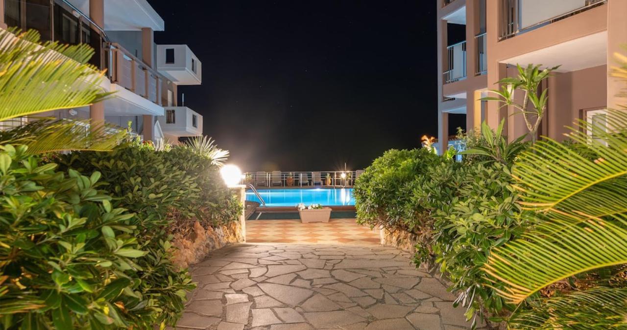 Cozy Corner Vs Beachfront สตาโลส ภายนอก รูปภาพ