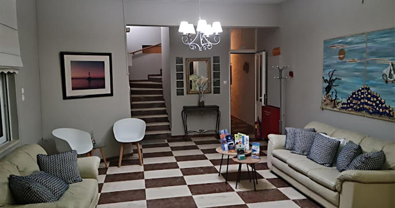 Cozy Corner Vs Beachfront สตาโลส ภายนอก รูปภาพ