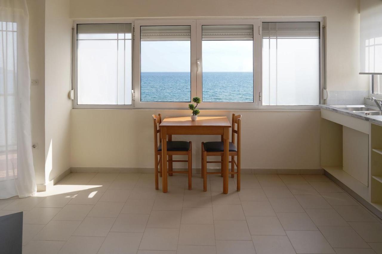 Cozy Corner Vs Beachfront สตาโลส ภายนอก รูปภาพ