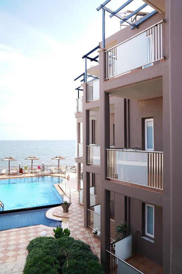Cozy Corner Vs Beachfront สตาโลส ภายนอก รูปภาพ