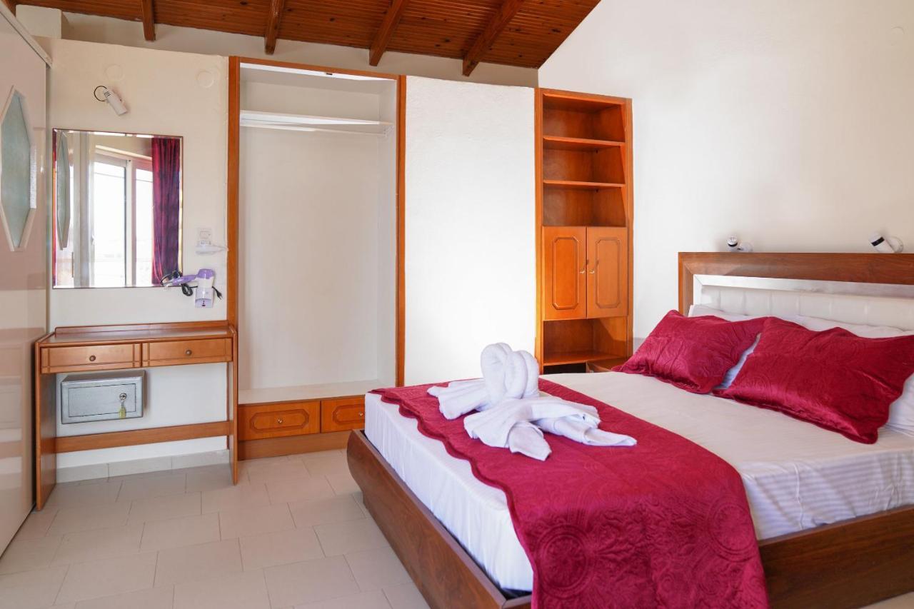 Cozy Corner Vs Beachfront สตาโลส ภายนอก รูปภาพ