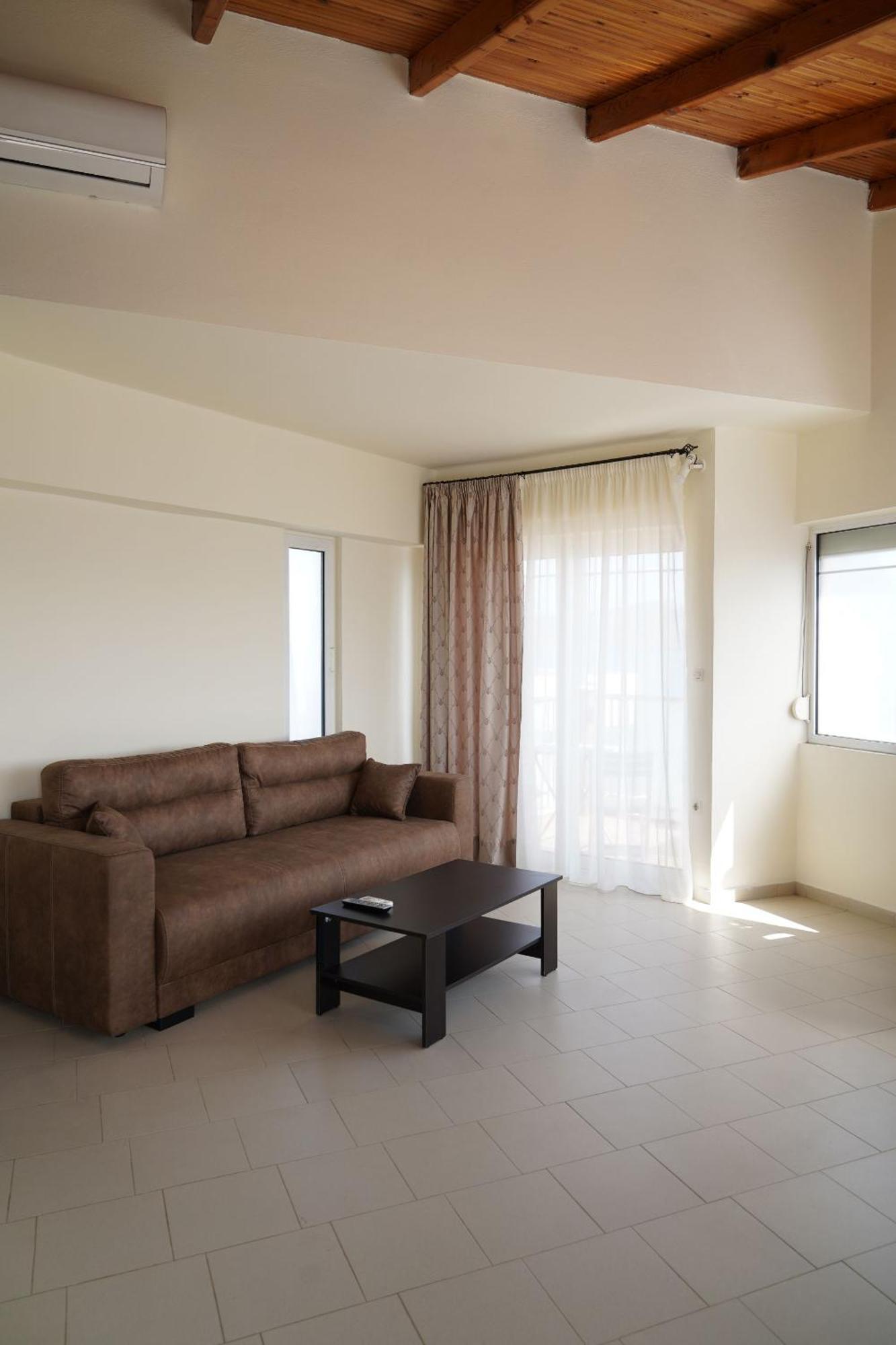 Cozy Corner Vs Beachfront สตาโลส ภายนอก รูปภาพ