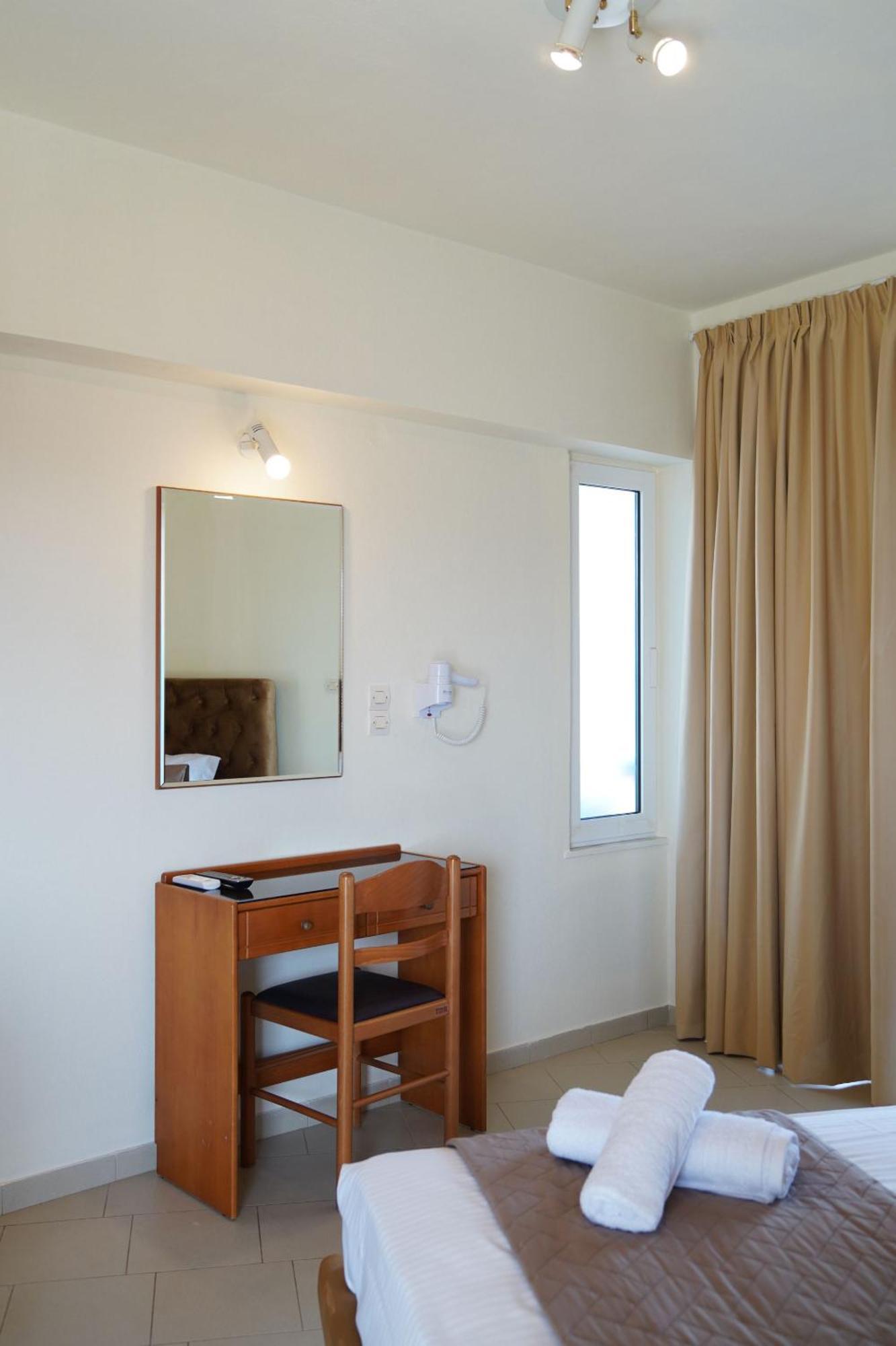 Cozy Corner Vs Beachfront สตาโลส ภายนอก รูปภาพ