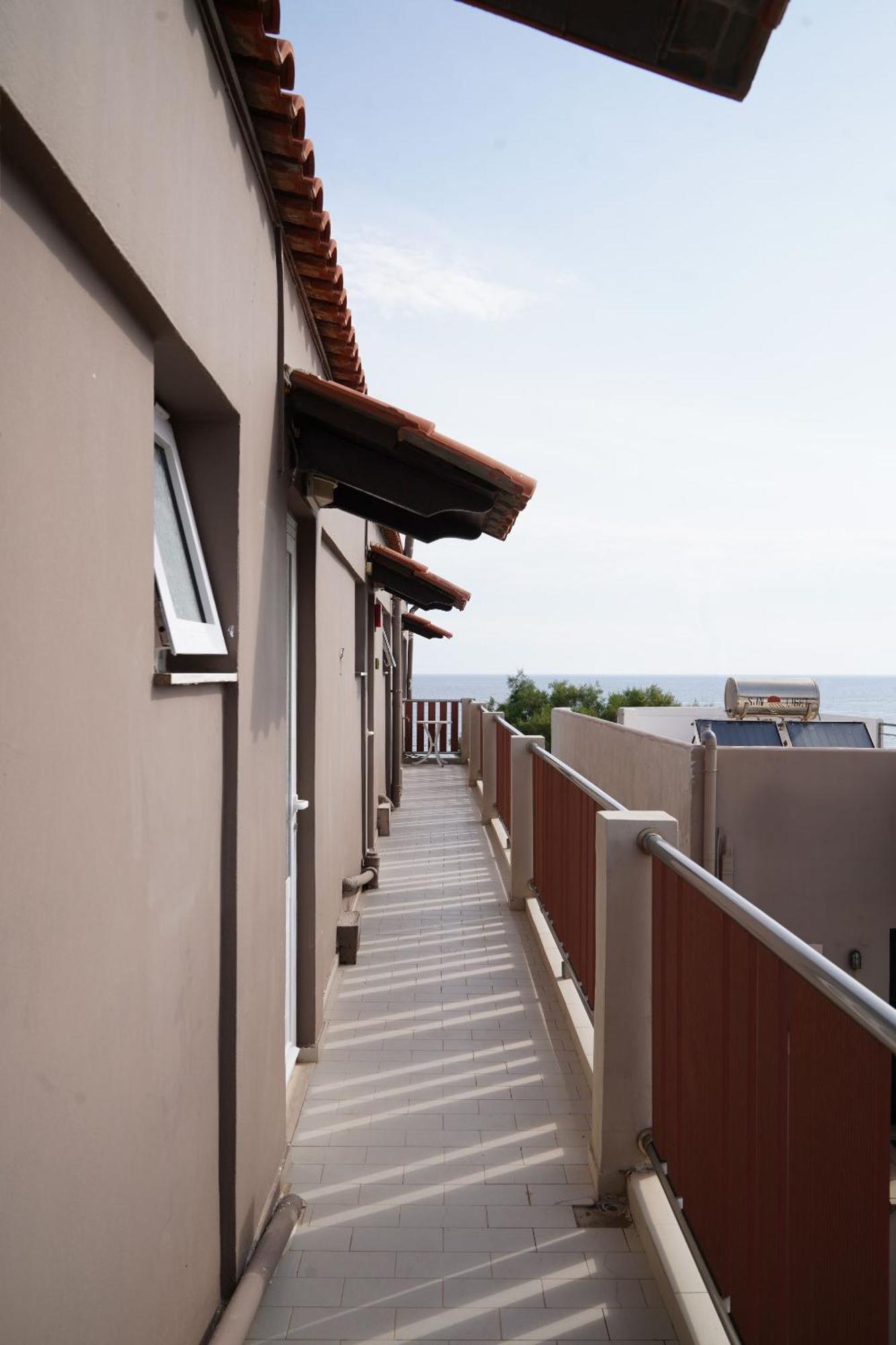 Cozy Corner Vs Beachfront สตาโลส ภายนอก รูปภาพ